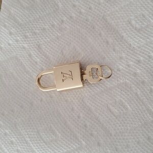 Louis Vuitton Lock and 1 Key #435 435